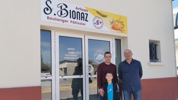 Sylvain Bionaz, à gauche, a envie de s’investir pour relancer l’activité du dépôt de pain.