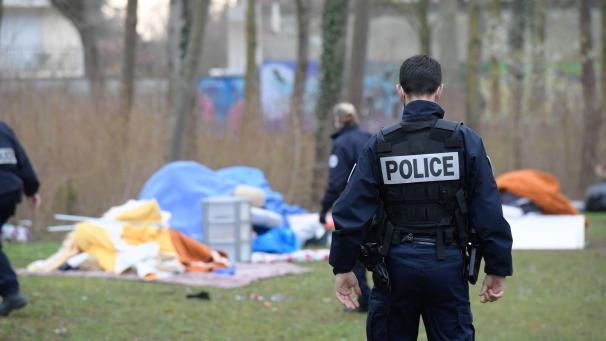 La police a, plusieurs fois, procédé à des évacuations des tentes, installées dans le parc Saint-John-Perse.