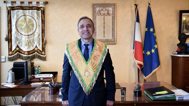 Georges Serignac a été élu Grand Maître du Grand Orient de France en janvier 2021, réélu en octobre 2021 et en août 2022.