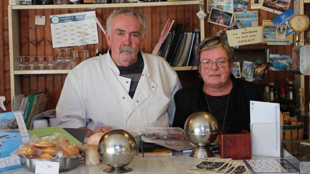 Après presque 42ans de service, Laurent et Isabelle ont décidé de vendre leur restaurant, Chez Nini, et de prendre leurs retraites.