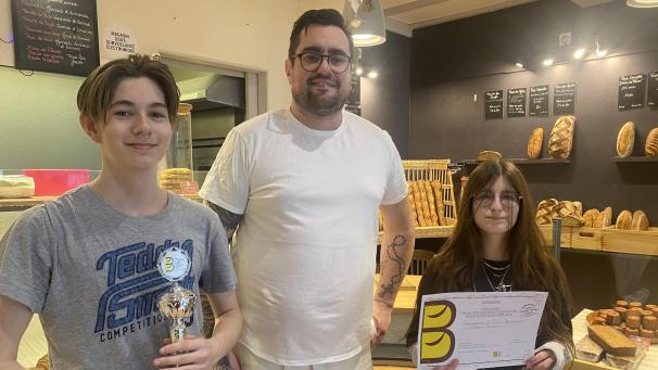 Yoan Landat et ses apprentis Florian Brunet et Manon Vandersnickt, 16 ans,ont été primés lors du concours départemental des artisans boulangers.