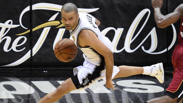 Juin 2014: Tony Parker dispute les dernières finales NBA de sa carrière face au Miami Heat. Les Spurs vont s’imposer, et Parker décrochera son quatrième titre.