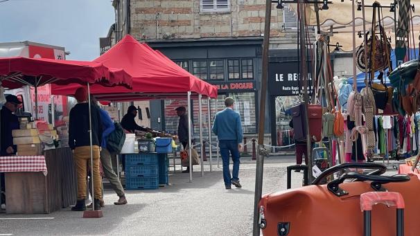 Le marché de Sainte-Ménehould va déménager de la place d’Austerlitz vers la place du Général-Leclerc. Une décision que déplorent commerçants ambulants mais aussi locaux.