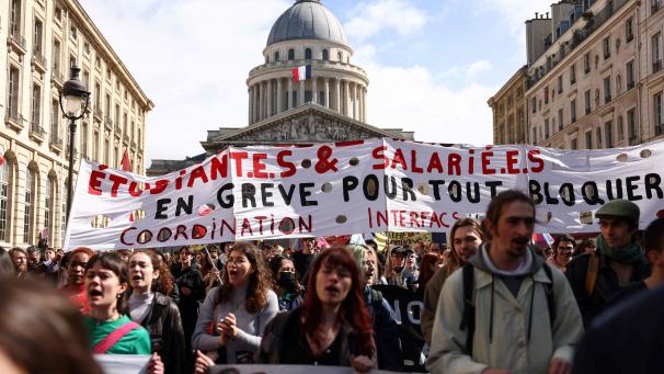 Jeudi, une manifestation a dénoncé, place du Panthéon à Paris,à la fois « la répression policière et les bandes d’extrême droite qui s’attaquent à la mobilisation des jeunes ».