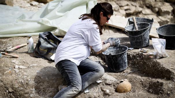 Les archéologues estiment qu’il vont mettre au jour une centaine de sépultures,peut-être davantage.