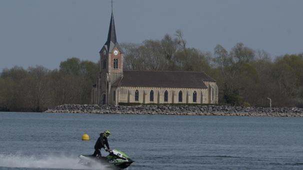 Depuis le mois de février, seuls les adhérents du SMC Der peuvent faire du jet-ski sur le lac du Der. Une nouvelle qui agace les usagers extérieurs.