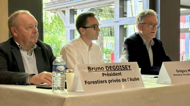 Bruno Degoisey, président réélu de Fransylva, Grégory Moraux, nouveau directeur du Groupement Champenois et Didier Marteau, président réélu du Groupement Champenois lors des assemblées générales du 25 mai dernier.
