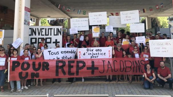 Les enseignants du réseau des Jacobins étaient en grève hier. Ils réclament le classement en Rep + du collège et des écoles troyennes du réseau.