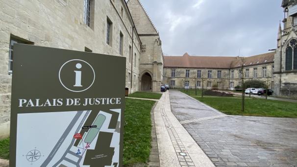 Le jeune homme a témoigné lors du procès de la quadragénaire.