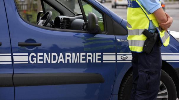 La gendarmerie a pris des sanctions à titre conservatoire contre les trois gendarmes.