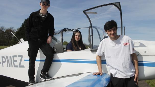Sacha, 14 ans, et Emma et Paul, 16 ans, formés par l’aéroclub du Barsuraubois, rêvent d’une carrière professionnelle.