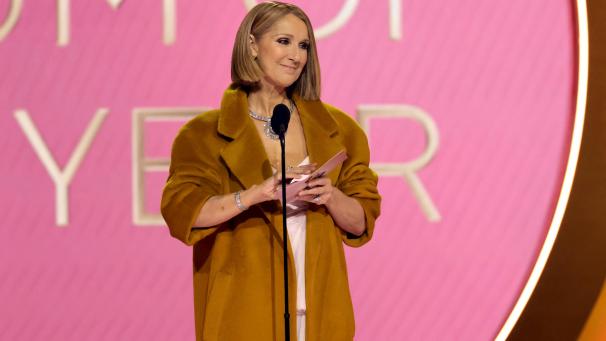 En février dernier, Céline Dion avait fait une apparition surprise à la 66ème cérémonie des Grammy Awards à Los Angeles pour remettre le prix de l’album de l’année à Taylor Swift.