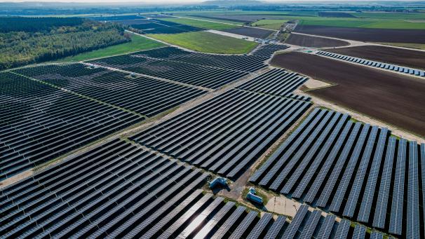 Les communes d’Athies-sous-Laon et Samoussy accueillent l’une des plus grandes centrales photovoltaïques de France.