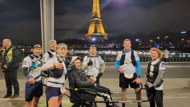 En guise d’entraînement, l’équipe d’Enzo s’est fadé les 80 km de l’éco-trail de Paris en mars.