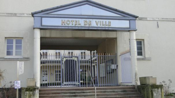 La mairie de Saint-Memmie compte quatre-vingts agents.