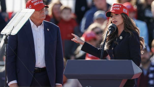 Kristi Noem est pressentie pour devenir la vice-présidente de Donald Trump en cas de victoire républicaine à l’élection présidentielle.