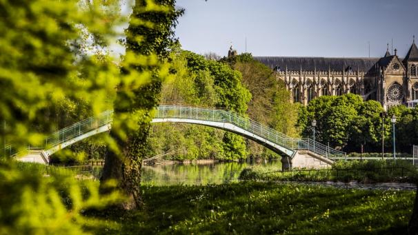passerelle-grand-jard-chalons-cathedrale-nature-michel-bister-1920x960.jpg
