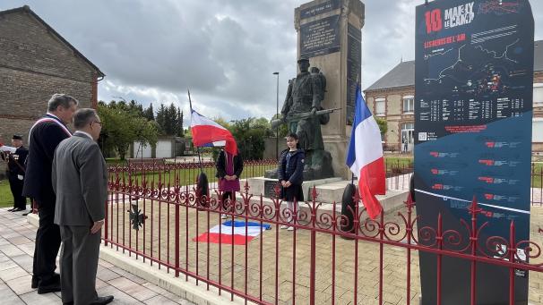 Ce vendredi, le chemin de mémoire du bombardement de la nuit du 3 au 4 mai a été inauguré, et la plaque offerte par le Souvenir français a été dévoilée au pied du monument aux morts de Mailly-le-Camp.