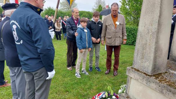 Au pied du monument des cuirassiers, des gerbes ont été déposées par la famille et par le maire de Laffaux.