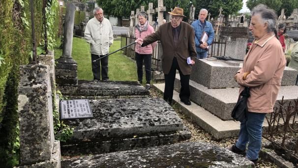 Francis Coudray guidera les curieux à travers les allées du cimetière nogentais.