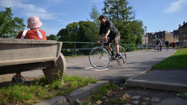 Depuis 2014, les cyclistes peuvent déjà profiter d’une piste cyclable quai de la Régente.