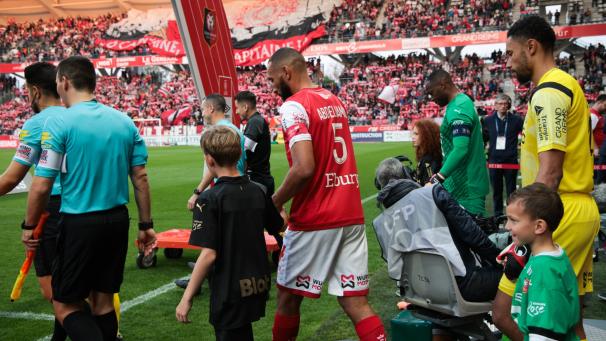 Yunis Abdelhamid a reçu un hommage à la hauteur du statut qu’il a embrassé au Stade de Reims.