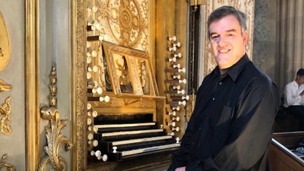 Christian Ott est diplômé du Conservatoire national supérieur de musique et de danse de Paris, il est cotitulaire du grand orgue historique de la cathédrale Saint-Louis de Versailles.