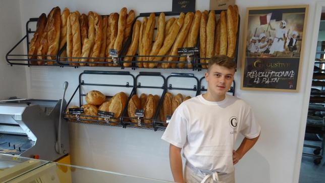 Le jeune boulanger pâtissier Bryan Jonniaux est fier de diriger sa boulangerie-pâtisserie.
