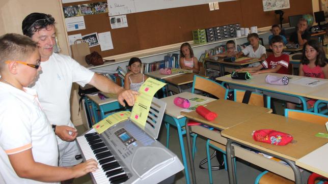 Le professeur de musique doit s’adapter à chaque élève pour le faire progresser.
