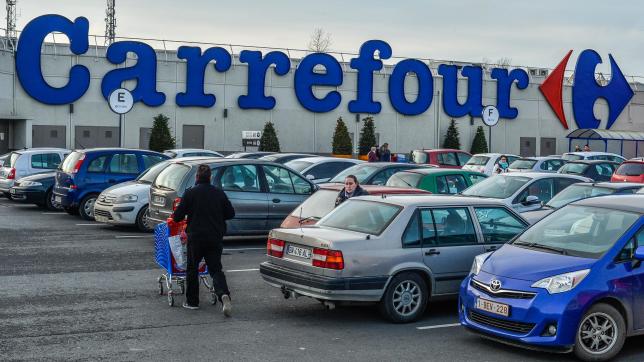 Un homme âgé de 64 ans est entré dans le centre commercial Carrefour de Chambourcy, dans les Yvelines… en voiture!