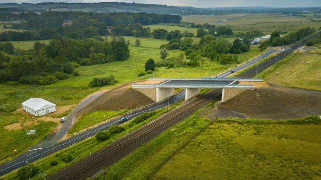Seul vestige du projet de barreau de raccordement: un pont SNCF érigé en 2017 à Warcq, aujourd’hui encore raccordé à aucune route.