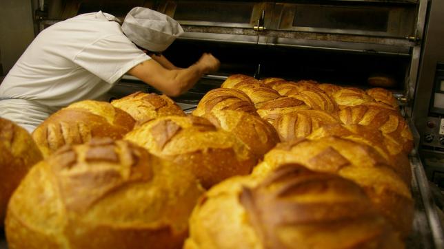 La Chambre de métiers et de l’artisanat accompagne les personnes qui souhaitent se reconvertir dans la boulangerie, un secteur qui recrute.