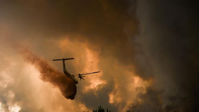 TOPSHOT-FRANCE-ENVIRONMENT-CLIMATE-WEATHER-WILDFIRE