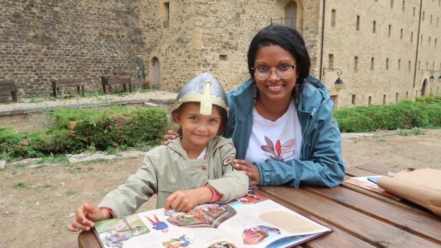 Alix, 5 ans et demi, a «aimé la visite du château, surtout la chevalerie».