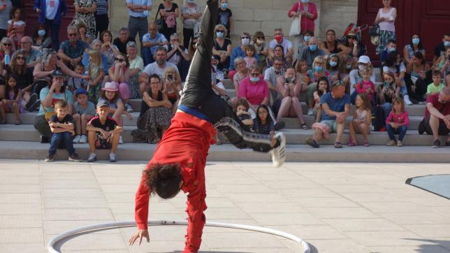 La 20e édition du festival Mouvements de rue proposera notamment des prestations acrobatiques au public.