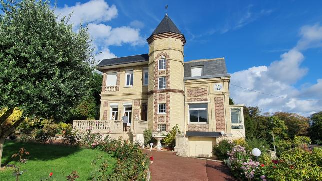 La villa de Sarah Bernhardt à Sainte-Adresse, près du Havre, est à vendre 1,4 million d’euros.