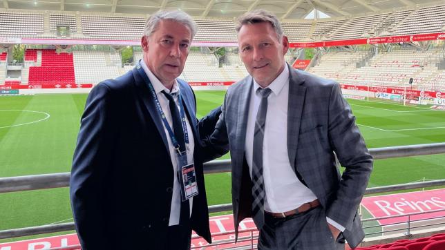 Directeur commercial du Stade de Reims, Fabrice Harvey (à gauche) travaille pour accueillir les partenaires du club dans les meilleures conditions.