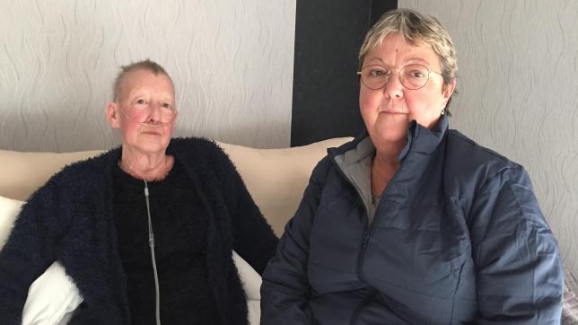 Marguerite Gagneur et Nadine Conraux, toutes deux résidentes des Ifs de la Fauvarge, s’indignent face à l’absence de chauffage dans leur batîment géré par le Foyer rémois.