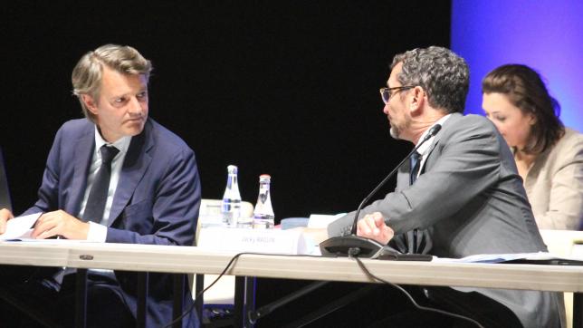 François Baroin, président de Troyes Champagne Métropole, en discussion avec son premier vice-président chargé des finances, Jacky Raguin.
