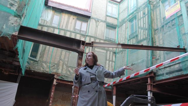 Marta Rossit, architecte, présente le chantier de réhabilitation des cycles Jaillant dont la mise à nu des structures vient de s’achever.