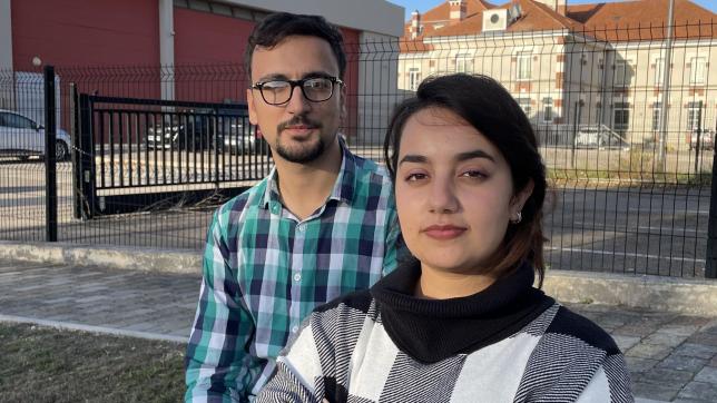Halima et Farshad, à Troyes, en octobre. Les deux jeunes journalistes afghans sont réfugiés politiques. Leurs familles sont restées en Afghanistan.