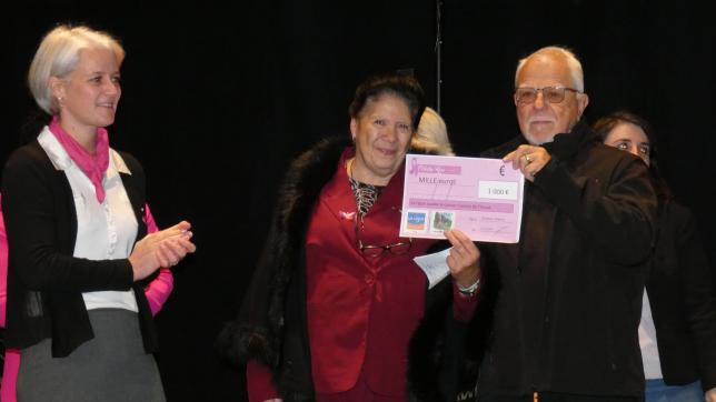 De la part de l’association des randonneurs, un chèque de 1 000 euros en faveur de la Ligue départementale contre le cancer .