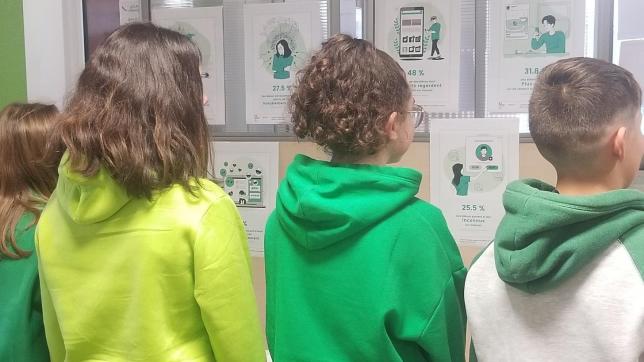 Le code vestimentaire vert a été mis en place pour tous les élèves du collège afin de symboliser la lutte contre le harcèlement.