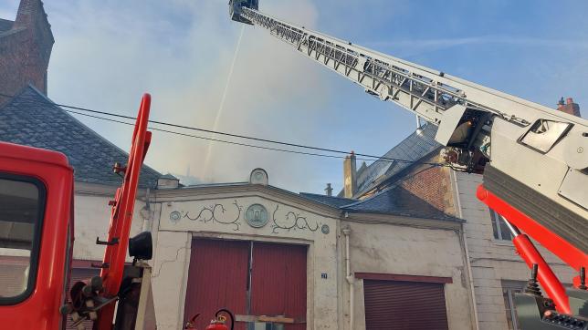 Pour venir à bout de ce feu, il y a eu sur place les pompiers des centres de secours de Chauny, Tergnier, La Fère, Château-Thierry (pour l