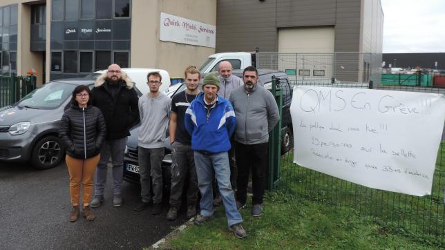 Les salariés en grève ont bloqué l’accès du site Quick Multi-Services, basé à Hirson, avec leurs véhicules en signe de protestation. Camille Tyrou
