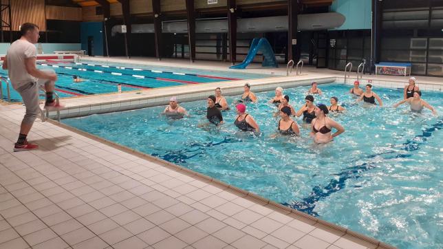 Les participantes se félicitent de l’activité aquagym dans la piscine revinoise.
