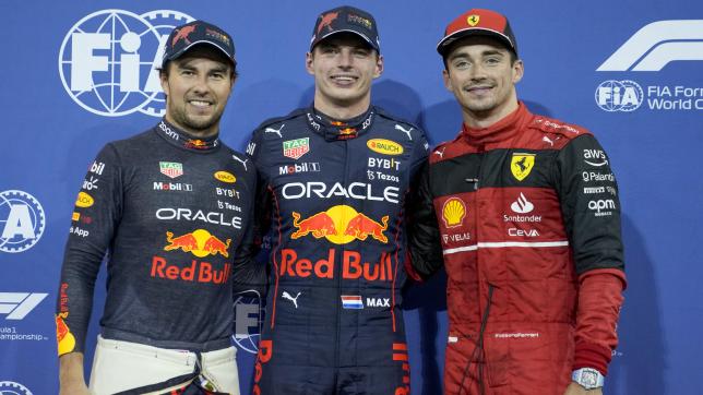 Max Verstappen (au centre), Charles Leclerc (à droite) et Sergio Pérez (à gauche) 1er, 2e et 3e: le podium émirati est également celui du Championnat du monde au terme des 22 épreuves.