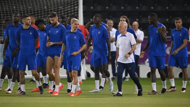 Chose rare: les 25 joueurs de l’équipe de France ont participé au début de la séance d’entraînement de veille de match à Doha.