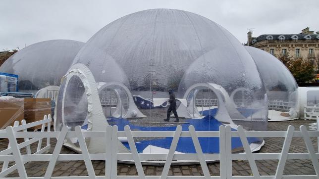 Quatre bulles de 4 à 10 mètres de hauteur sont en train d’être aménagées sur le forum de l’hôtel de ville où les visiteurs pourront les découvrir à partir du 1er décembre.