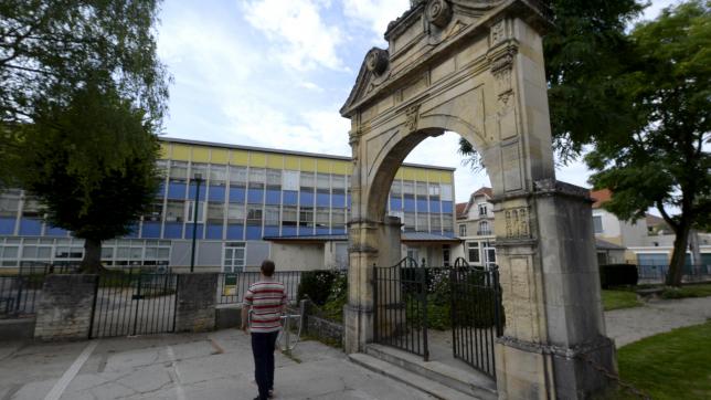 Le Châlonnais avait publié une lettre ouverte, sur les réseaux sociaux, dans laquelle il critiquait vivement l’action du directeur de l’éducation de la Ville au sein de l’école Prieur de la Marne.